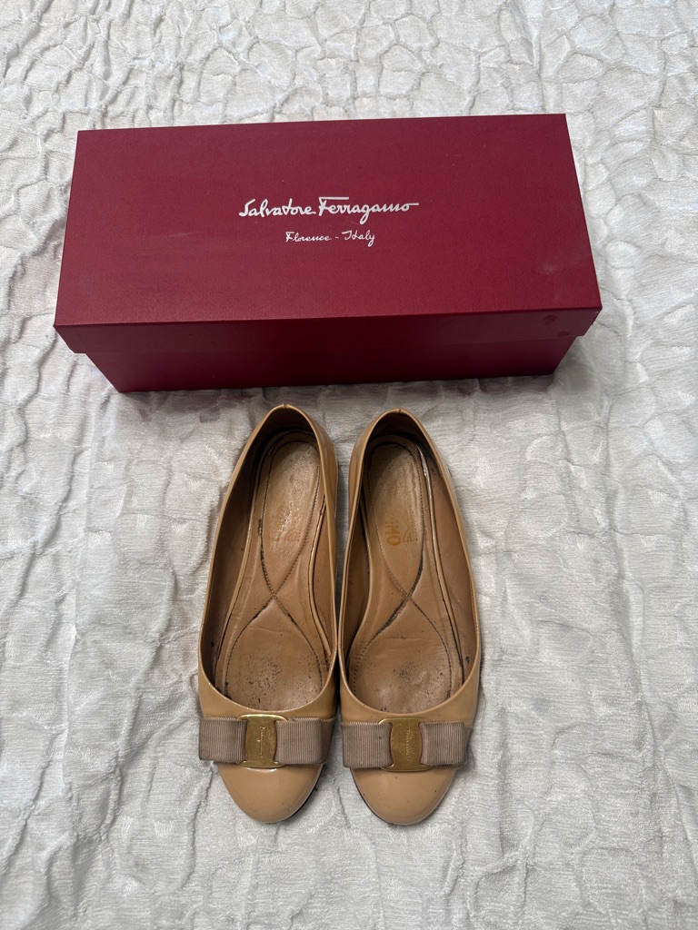 Salvatore Ferragamo Beige Patent Vara Bow Flats